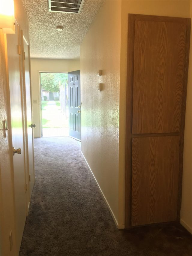 Foto del edificio - 5291 E Kings Canyon Rd