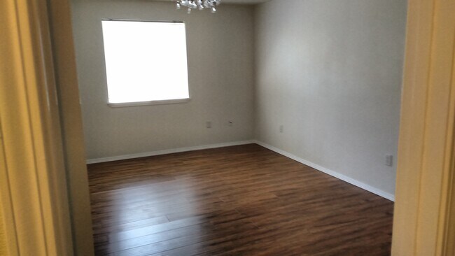 Foto del edificio - 33 Rose Ave