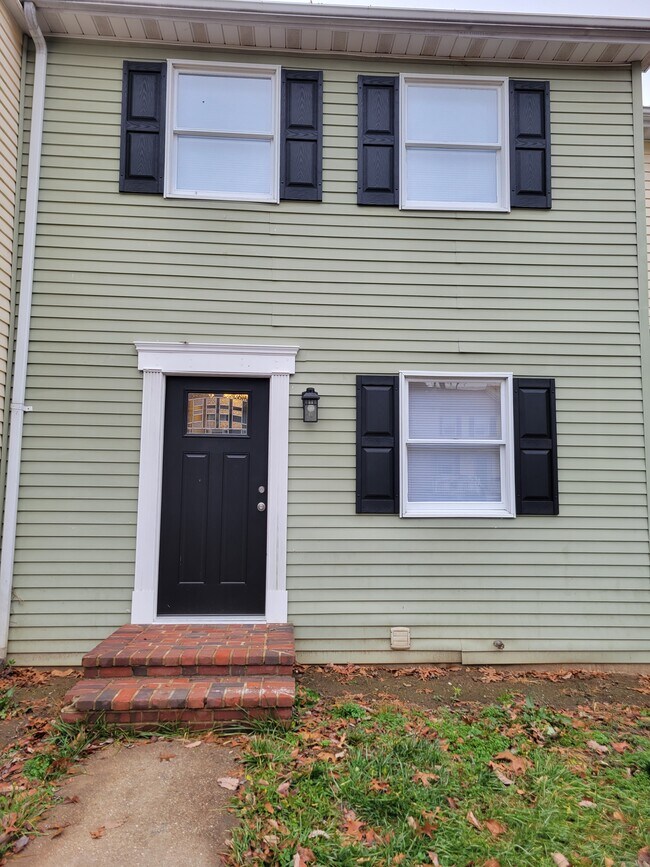 Foto del edificio - 15 Yorktown Ct