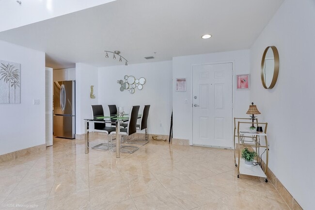 Building Photo - 255 Evernia St