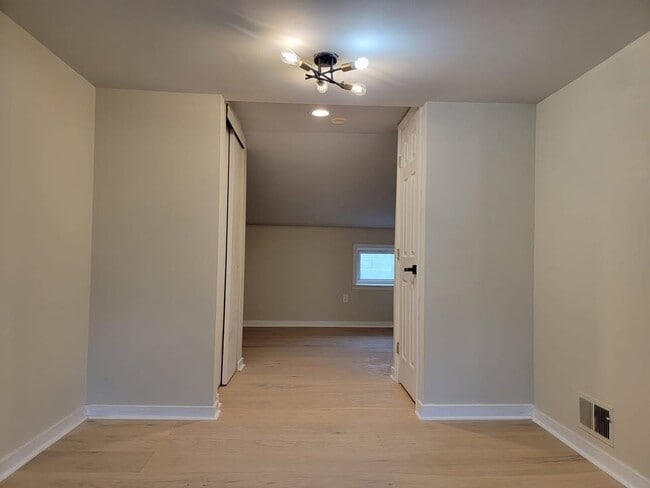 Building Photo - 1041 Hollins St