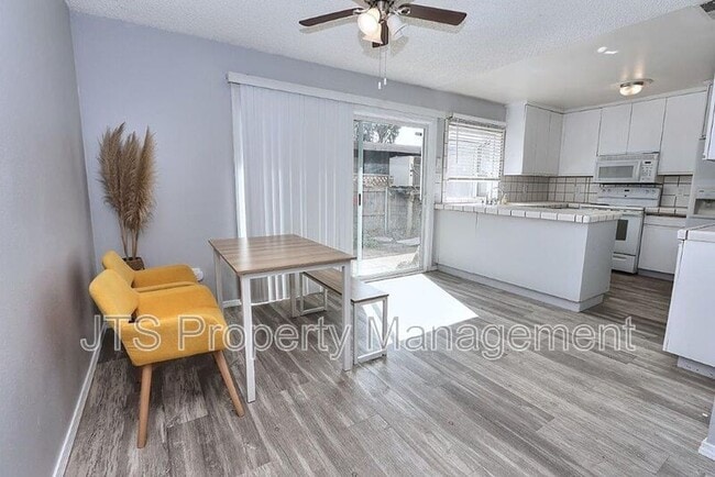 Building Photo - 8851 Salmon Falls Dr