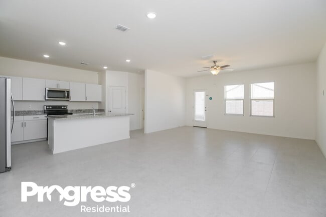 Building Photo - 35439 W San Capistrano Ave