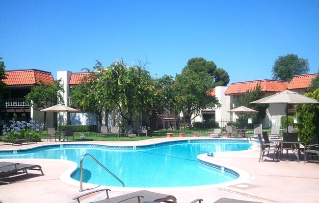 Foto del edificio - 6878 Navajo Rd