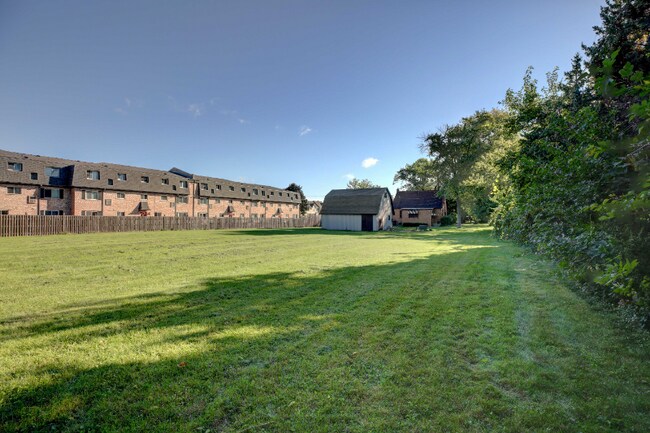 Building Photo - 948 S Plum Grove Rd