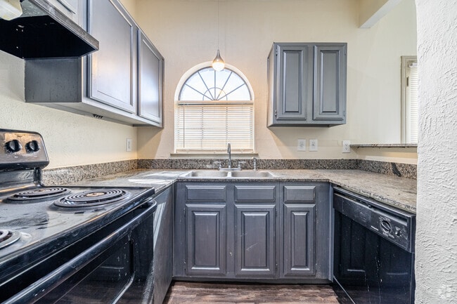 2BR, 2BA - 1,076SF - Kitchen - Vista Isle Apartments