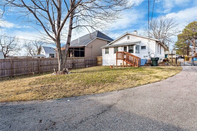 Foto del edificio - 7070 Winona Ave