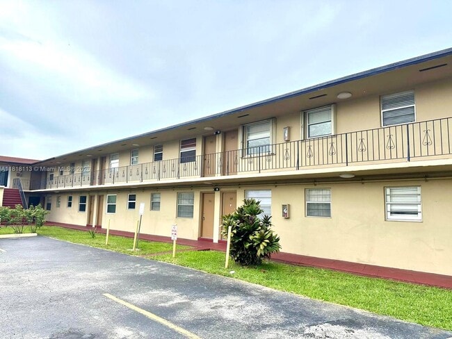 Building Photo - 3905 SW 78th Ct