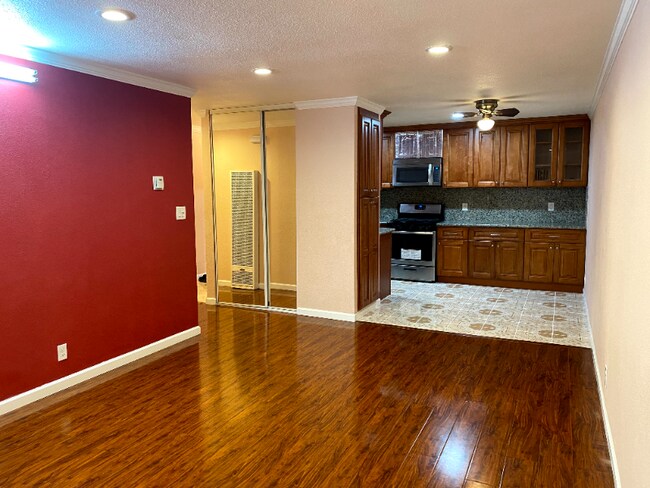 Foto del edificio - 38455 Bronson St