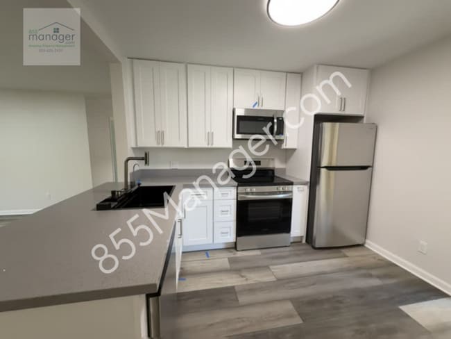 Building Photo - Fully Renovated 3-Bedroom Home with Sunroo...
