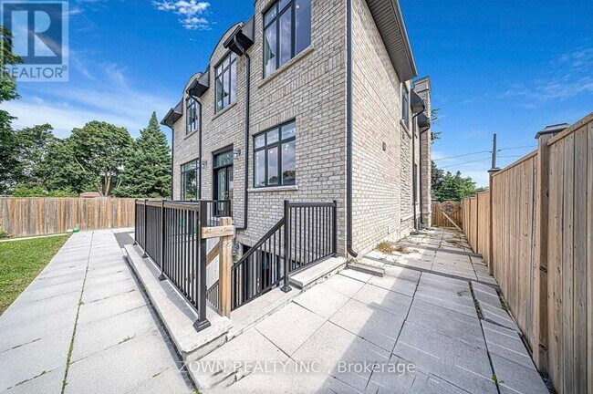 Photo du bâtiment - 736 Hillview Crescent