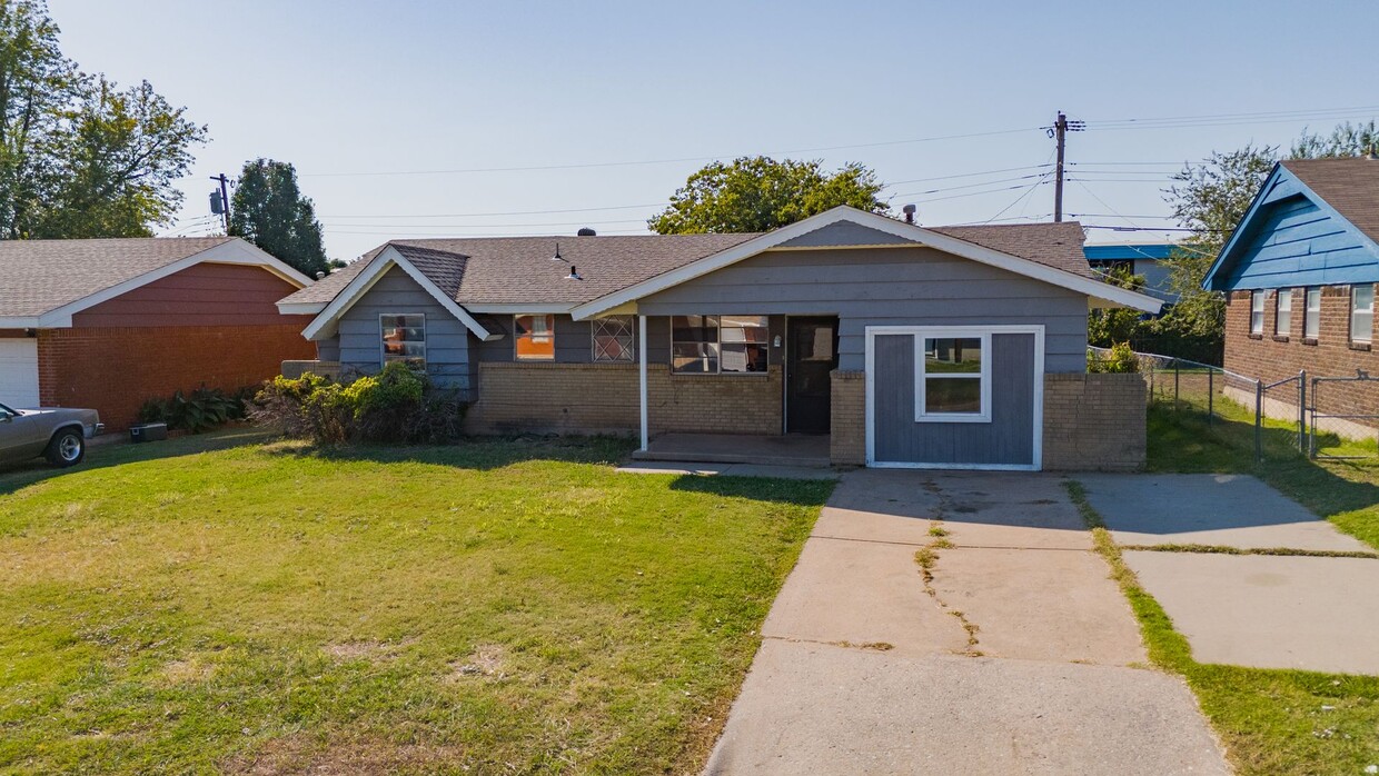 Primary Photo - Beautifully Updated 4-Bedroom Home with Qu...
