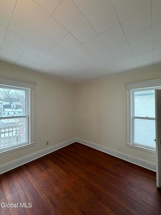 Foto del edificio - 1111 Parkwood Blvd