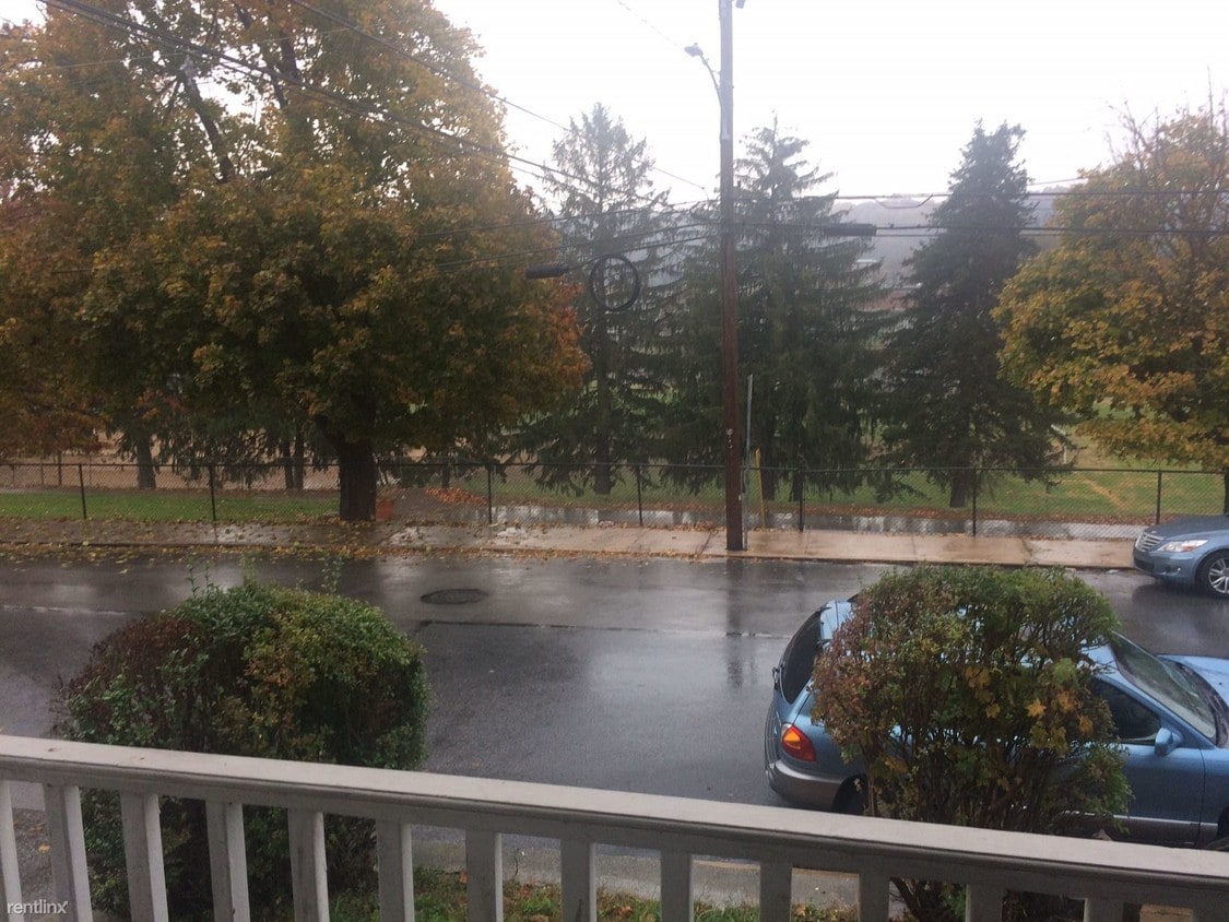 Primary Photo - 2 br, 1 bath House - 352 Walnut St Apt A