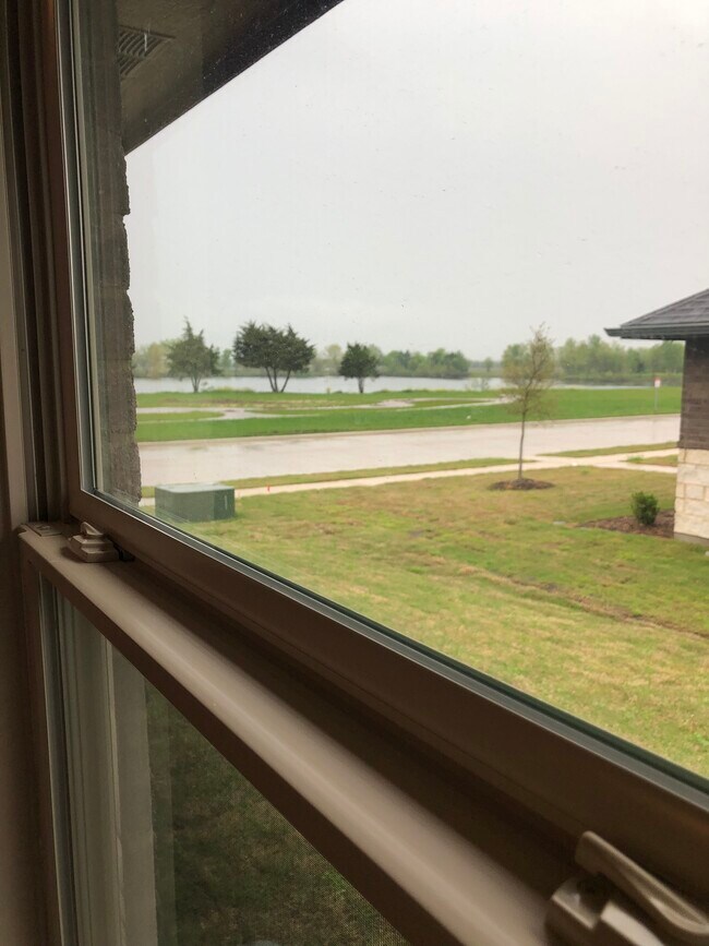 Foto del edificio - 530 Meadowlake Dr