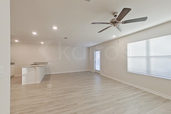 Foto del edificio - 261 Monarch Ln