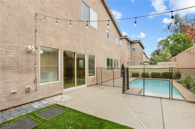 Building Photo - 10589 Cliff Lake St