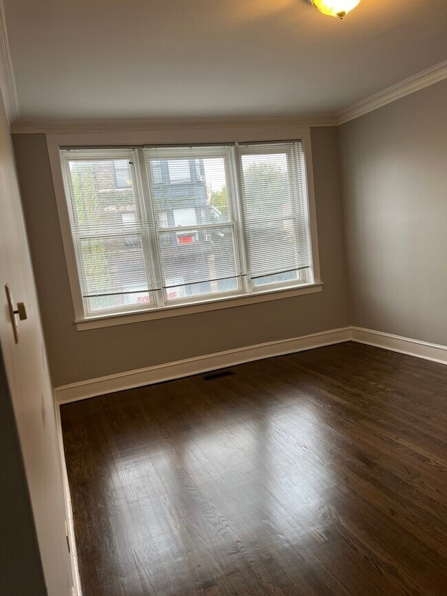 Foto del edificio - 2914 W Belmont Ave