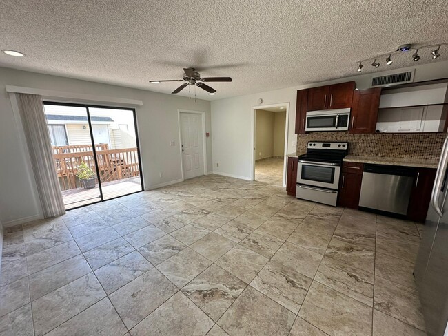 Building Photo - 637 Executive Center Dr
