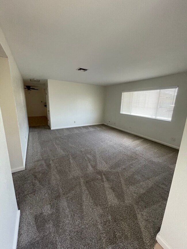 Foto del edificio - NICE SINGLE STORY HOME IN ROSEVILLE