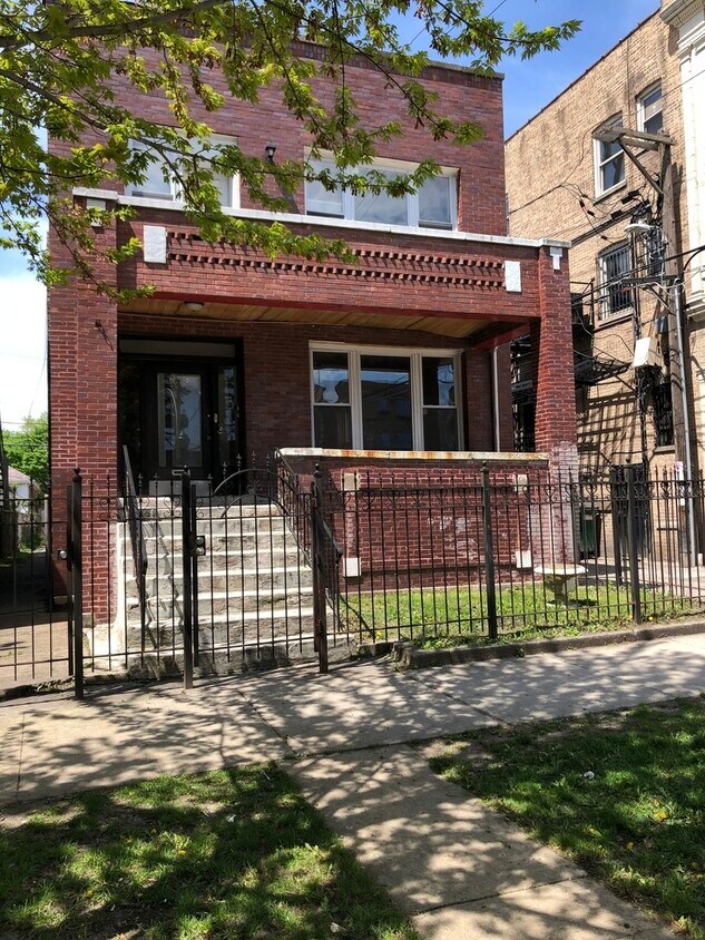 Foto principal - 6314 S Artesian Ave
