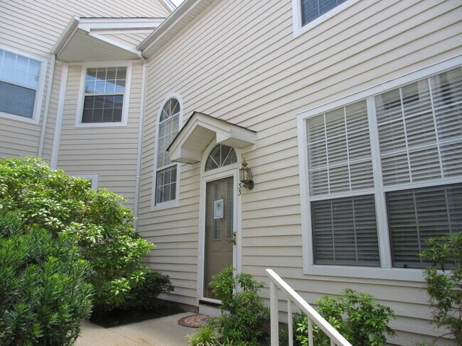 Building Photo - 33 High Pond Ln