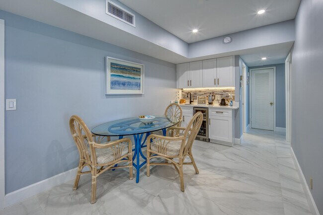 Foto del edificio - 3230 S Ocean Blvd