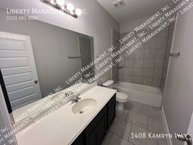 Foto del edificio - Spacious 4 Bed 3 Bath Single Story Home wi...