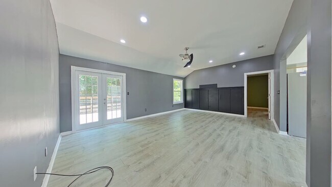 Building Photo - 415 Juniper Dr