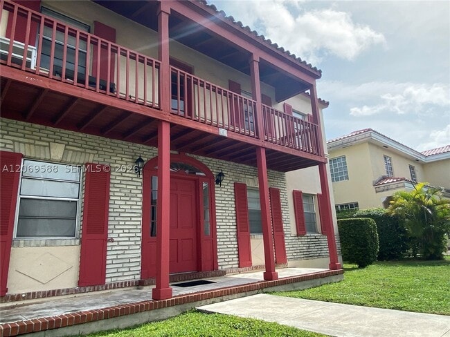 Building Photo - 33 Madeira Ave