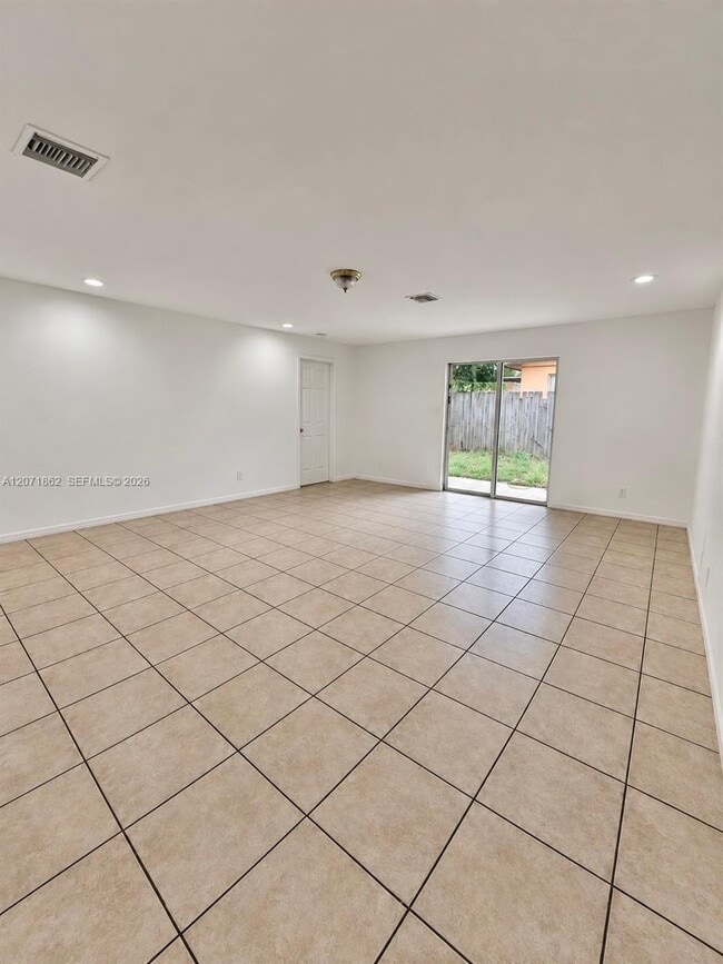 Building Photo - 2653 SW 51st St