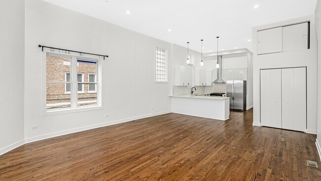 Foto del edificio - 1925 S Racine Ave