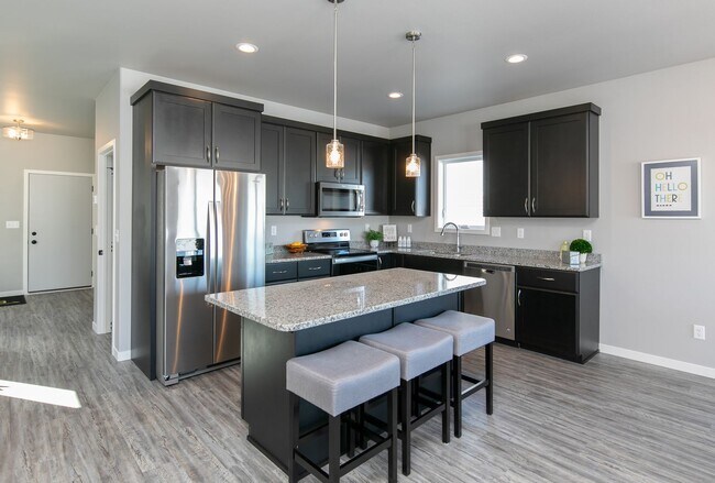 Building Photo - 4-bedroom, 3.5-bathroom West Fargo Single-...