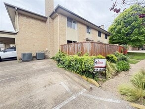 Building Photo - 2622 Custer Pkwy