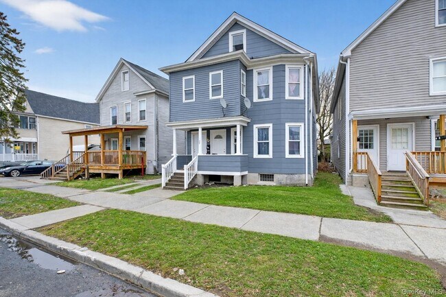 Foto del edificio - 148 Winnikee Ave