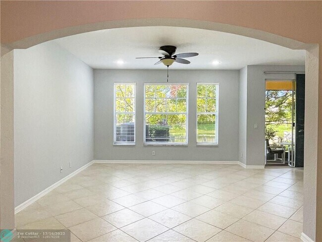 Foto del edificio - 5780 NW 120th Ave