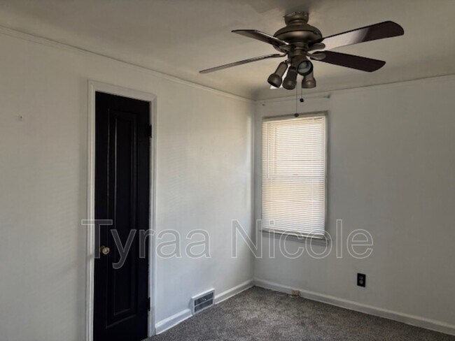 Building Photo - 5940 Cadieux Rd