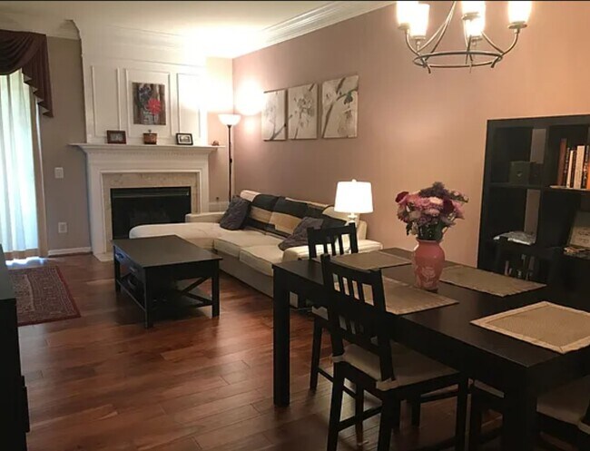 Foto del edificio - 1813 Kenwood Ave