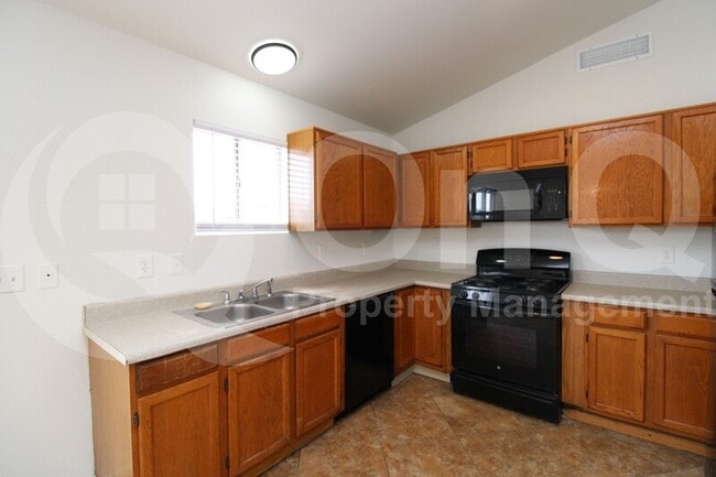 Building Photo - 1224 E Huntington Dr