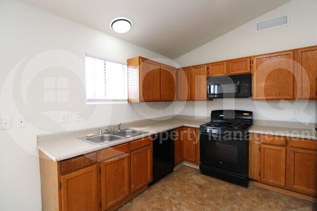 Foto del edificio - 1224 E Huntington Dr