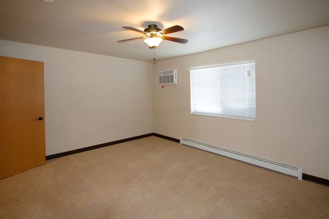 Bedroom 1 - Pineview Park Apartments