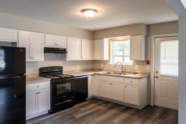 Foto del edificio - 2103 Green Tree Rd