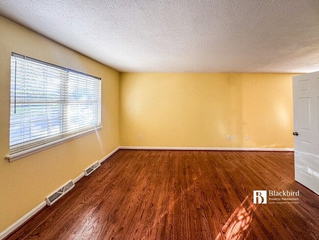 Building Photo - 3718 Dianna Rd