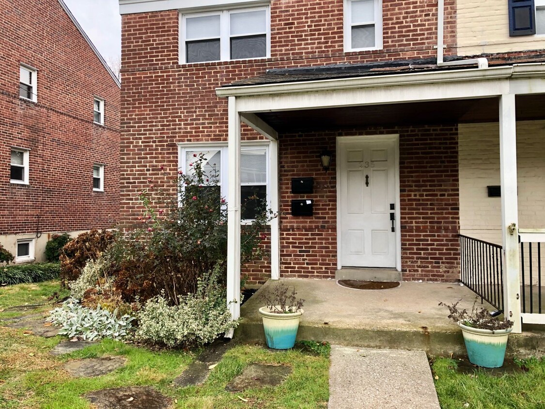 Primary Photo - For Rent: Charming Residence on Ridge Ave