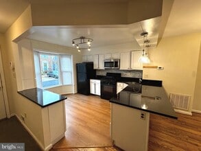 Building Photo - 2113 N Tazewell Ct