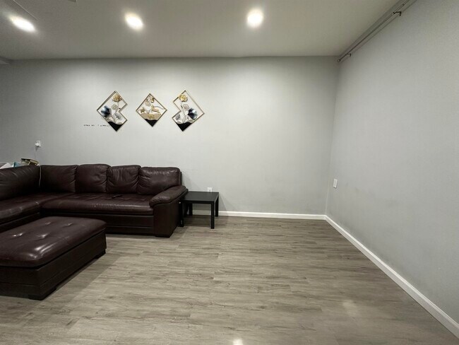 Foto del edificio - 75 Liberty Ave