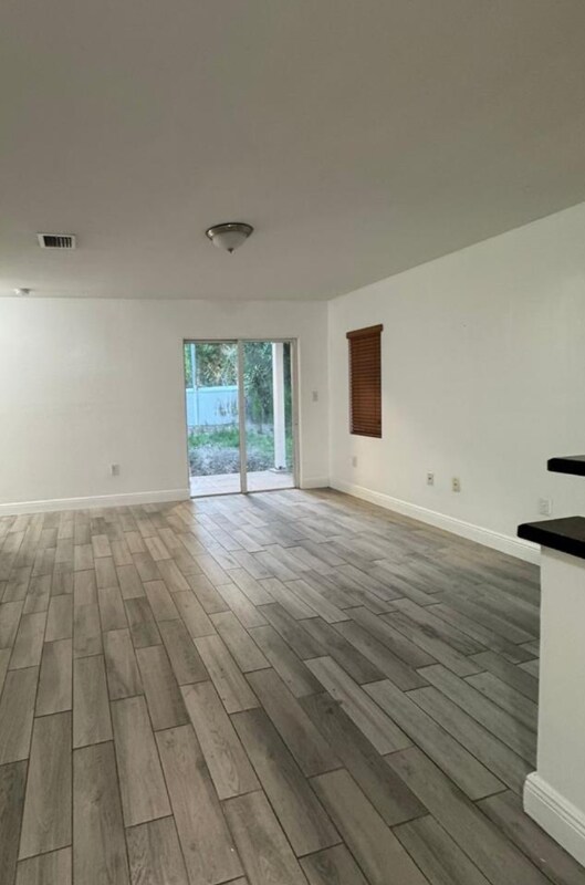 Foto del edificio - 22250 Miami Ave