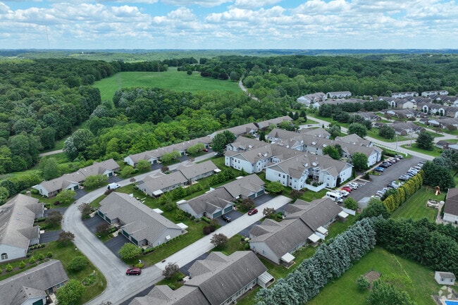 Building Photo - Crown Pointe Condominiums