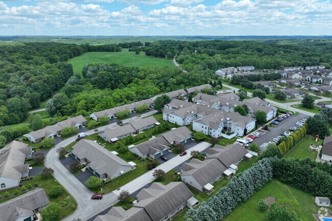 Foto del edificio - Crown Pointe Condominiums