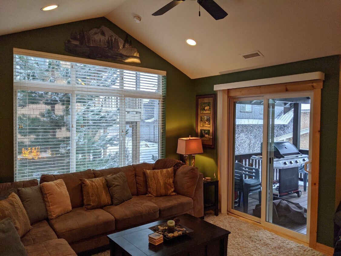 Primary Photo - 61 Keystone